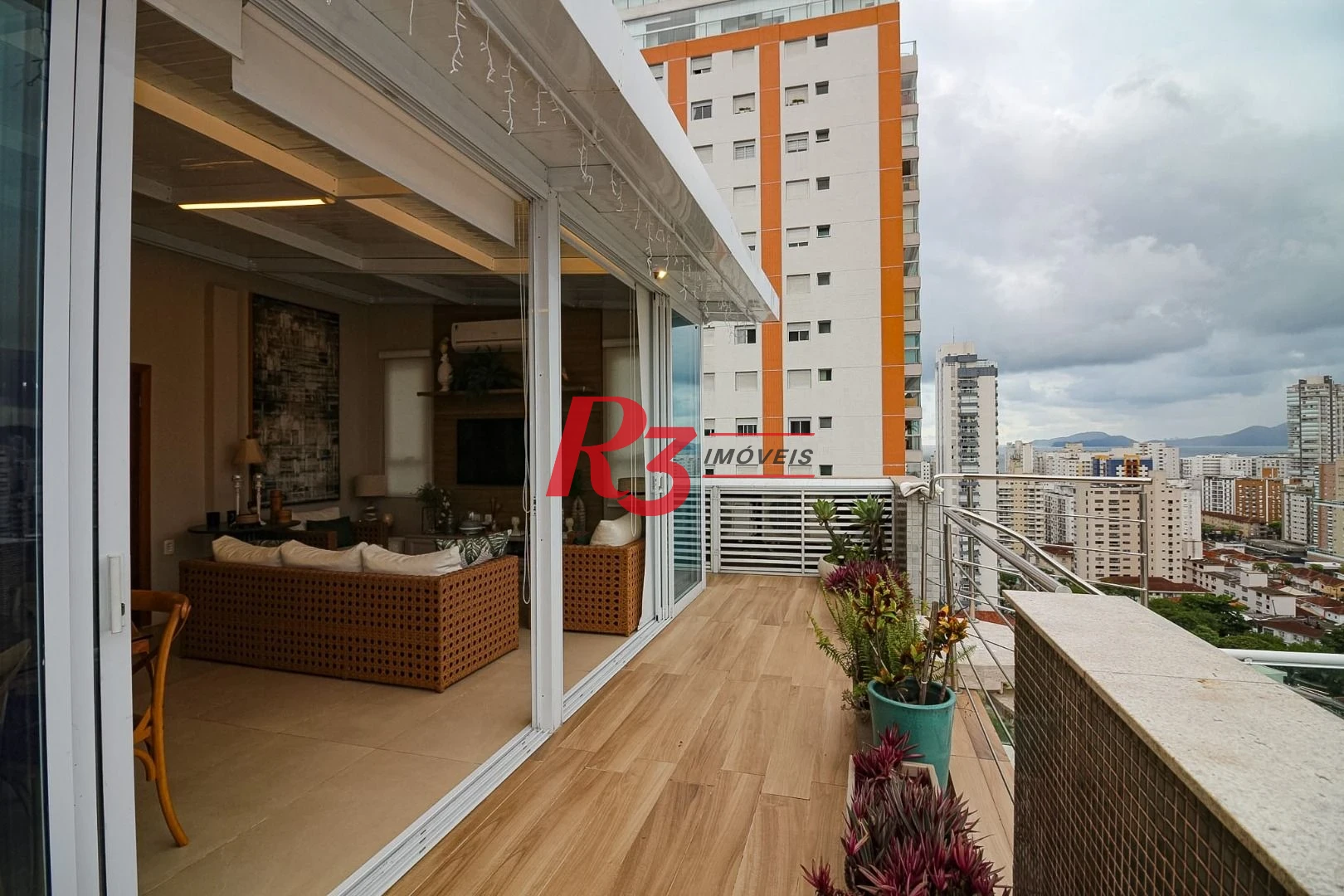 Cobertura com 4 dormitórios à venda, 430 m² por R$ 7.450.000,00 - Embaré - Santos/SP