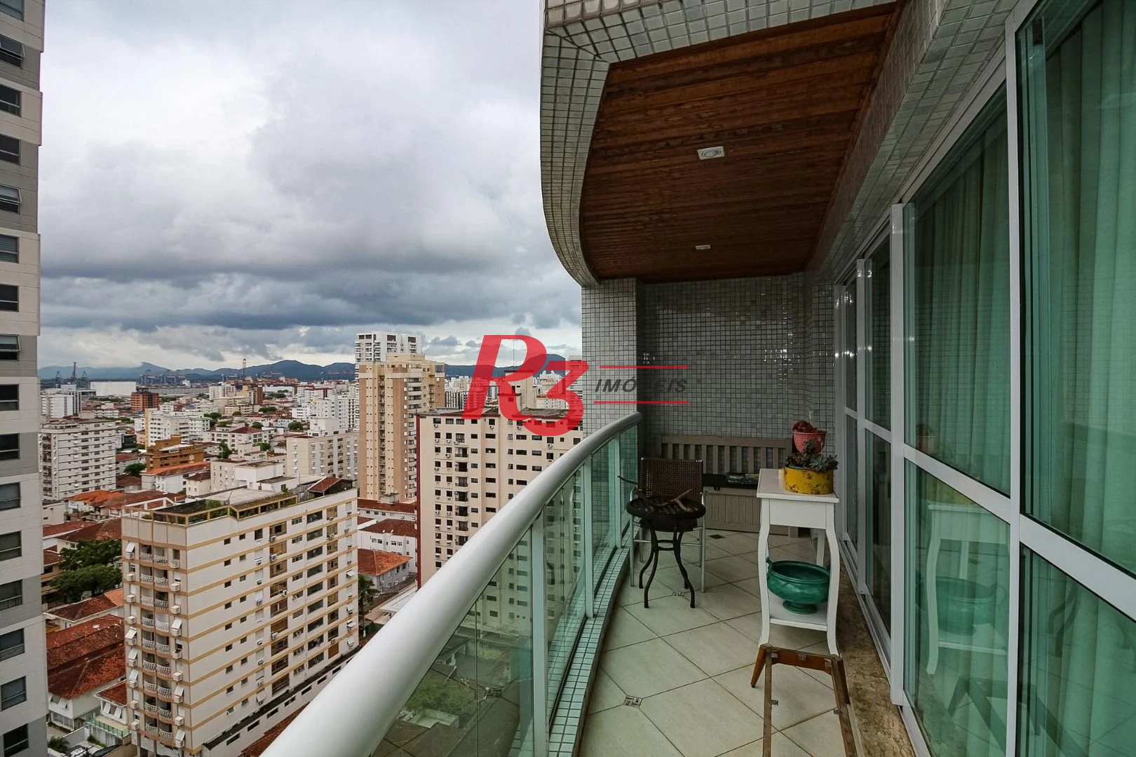 Cobertura com 4 dormitórios à venda, 430 m² por R$ 7.450.000,00 - Embaré - Santos/SP