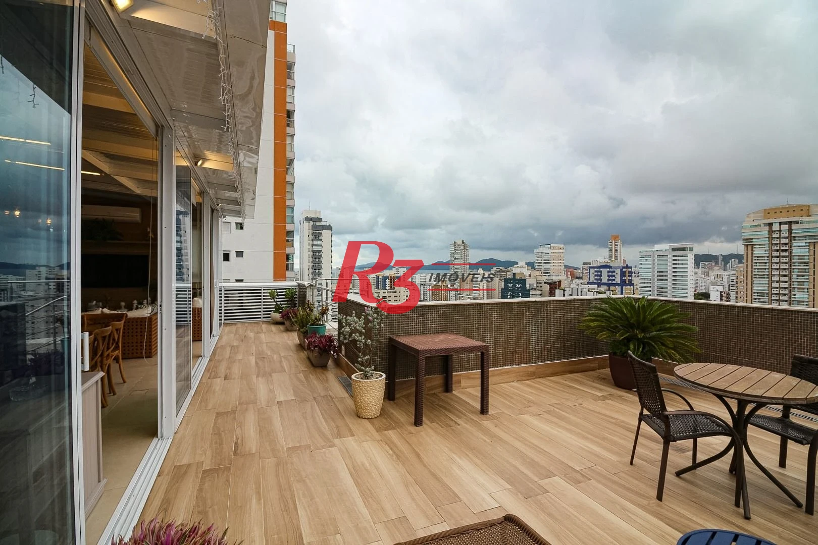 Cobertura com 4 dormitórios à venda, 430 m² por R$ 7.450.000,00 - Embaré - Santos/SP