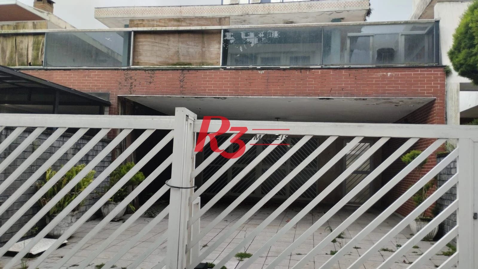 Excelente casa com 4 dormitórios sendo 1 suíte