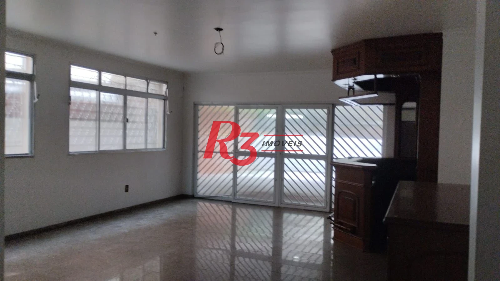 Excelente casa com 4 dormitórios sendo 1 suíte
