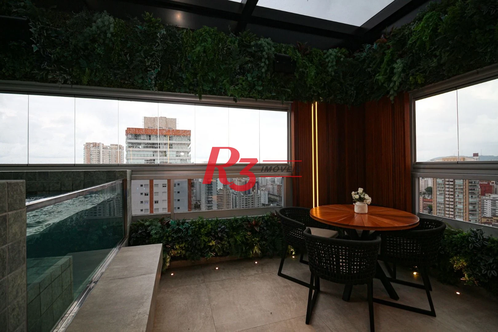 Cobertura com 2 suítes à venda, 148 m² por R$ 3.300.000 - Embaré - Santos/SP