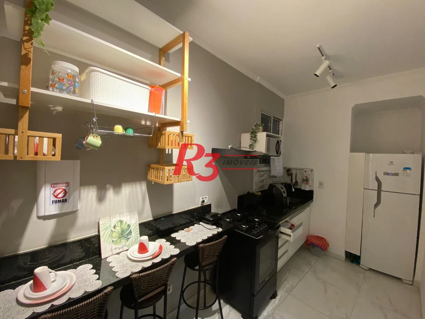 Kitnet com 1 dormitório, 29 m² - venda por R$ 320.000,00 ou aluguel por R$ 3.349,35/mês - Boa Vista - São Vicente/SP