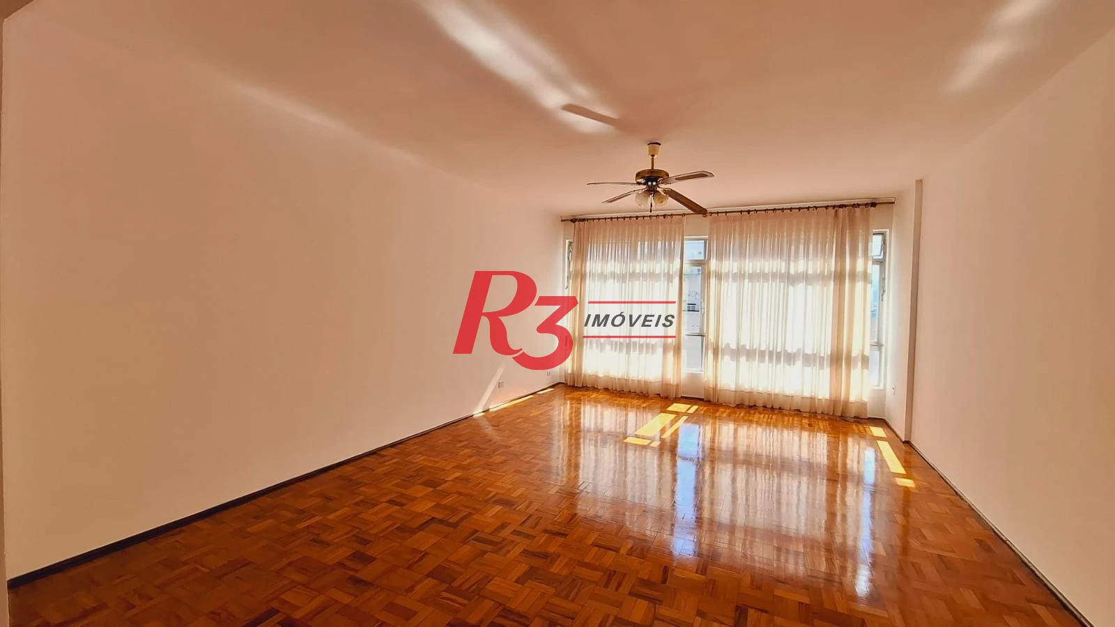 Amplo apartamento à venda ou locação, com 131 m², 1 vaga, no Gonzaga, em Santos SP