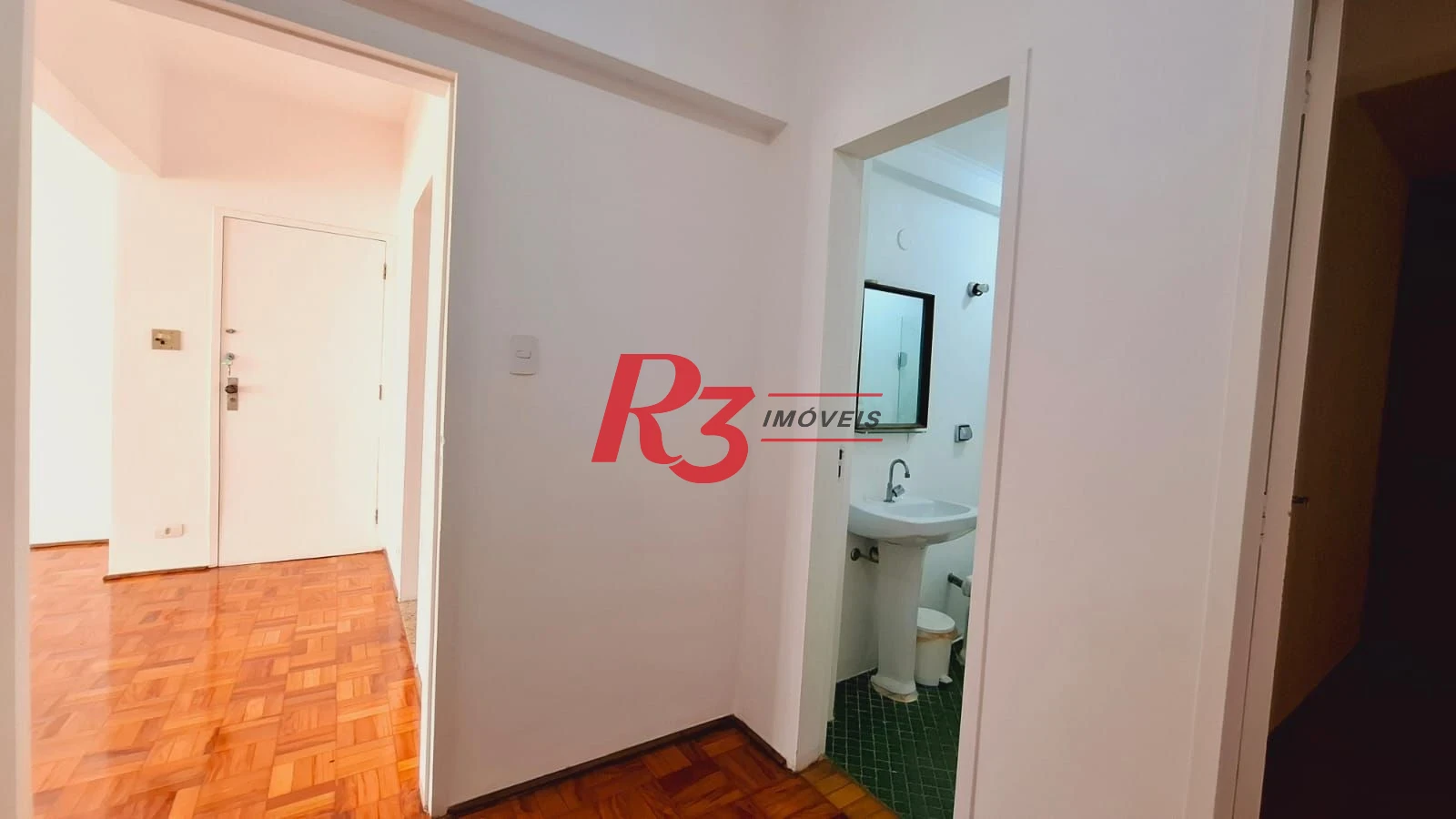Amplo apartamento à venda ou locação, com 131 m², 1 vaga, no Gonzaga, em Santos SP