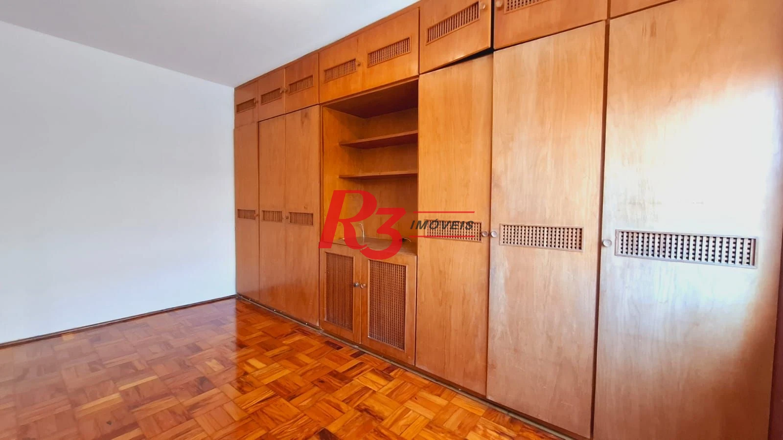Amplo apartamento à venda ou locação, com 131 m², 1 vaga, no Gonzaga, em Santos SP