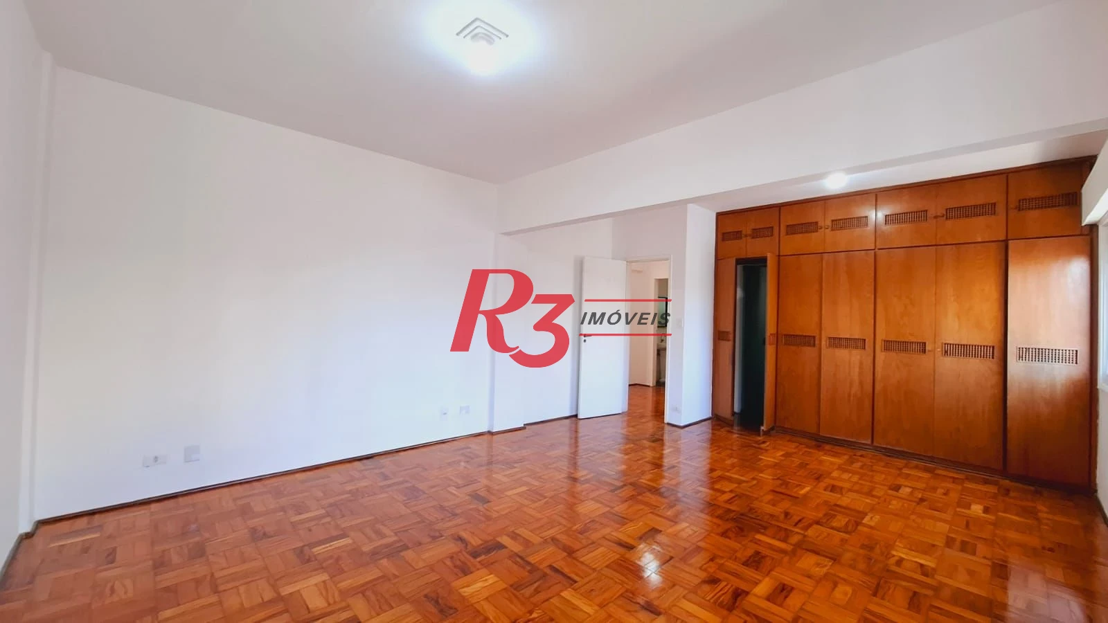 Amplo apartamento à venda ou locação, com 131 m², 1 vaga, no Gonzaga, em Santos SP