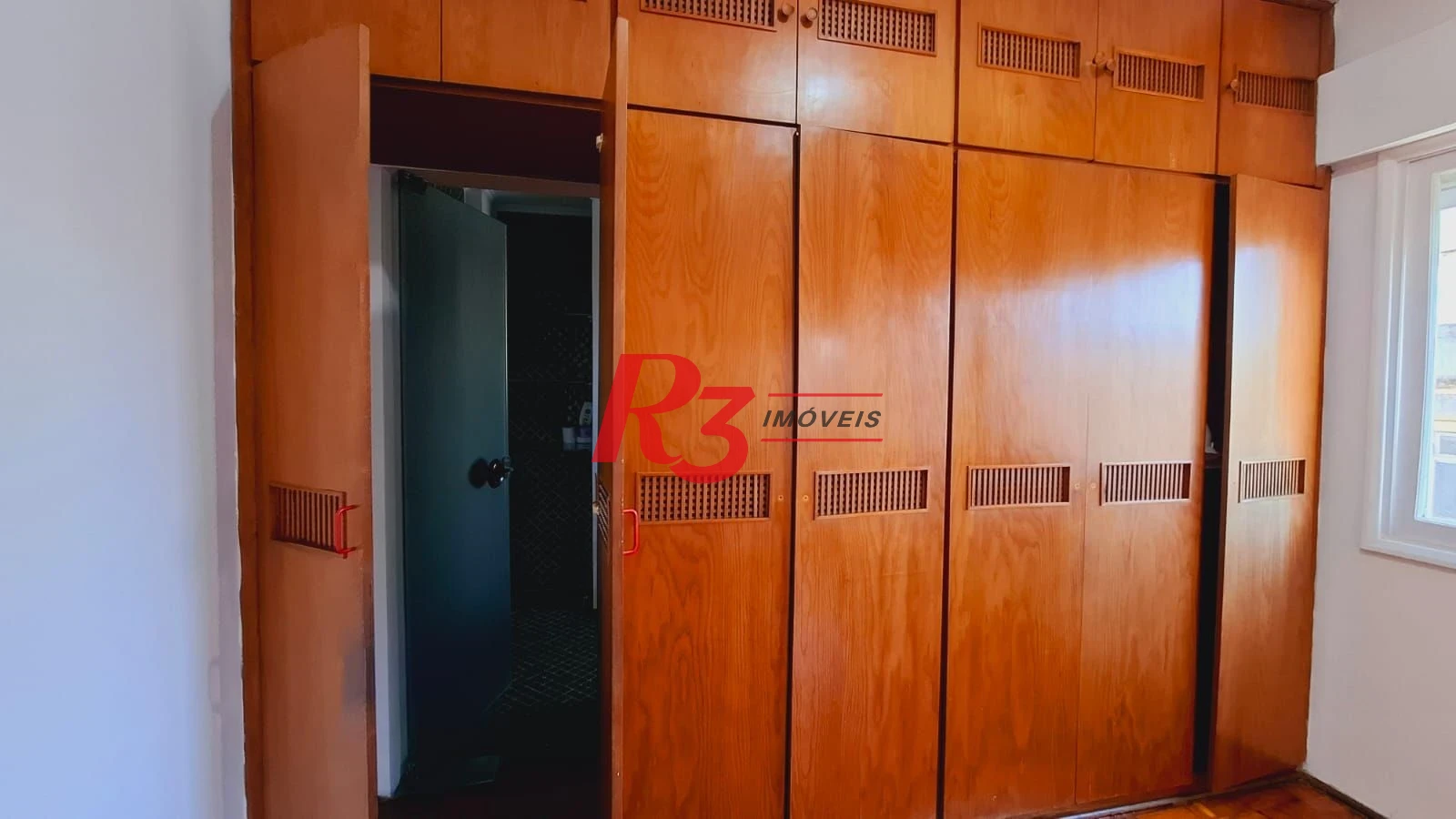 Amplo apartamento à venda ou locação, com 131 m², 1 vaga, no Gonzaga, em Santos SP