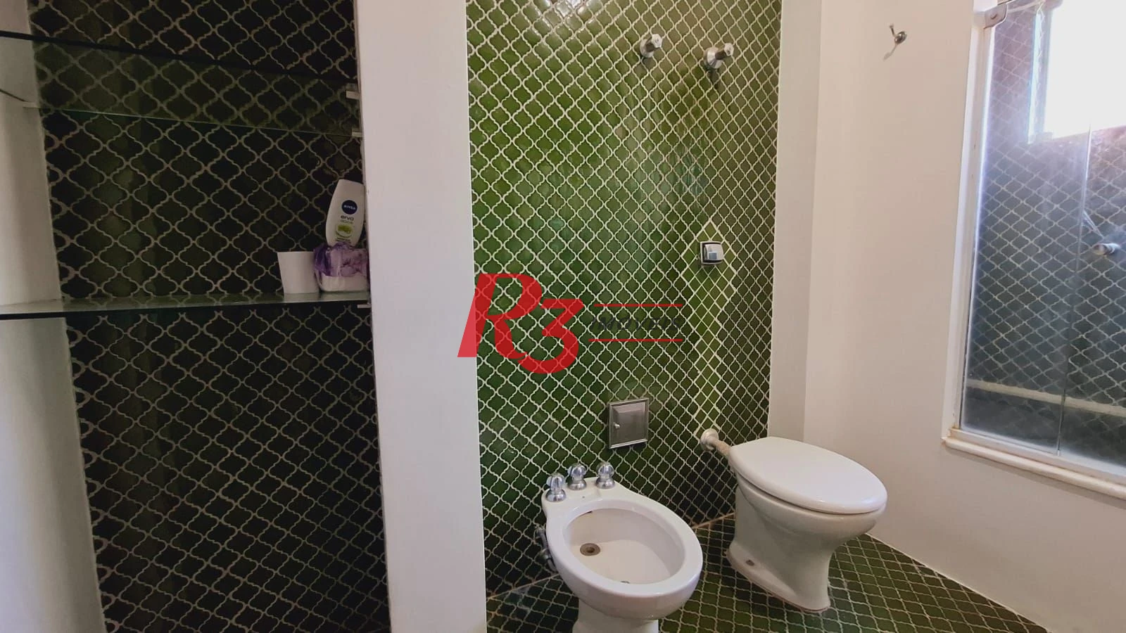 Amplo apartamento à venda ou locação, com 131 m², 1 vaga, no Gonzaga, em Santos SP