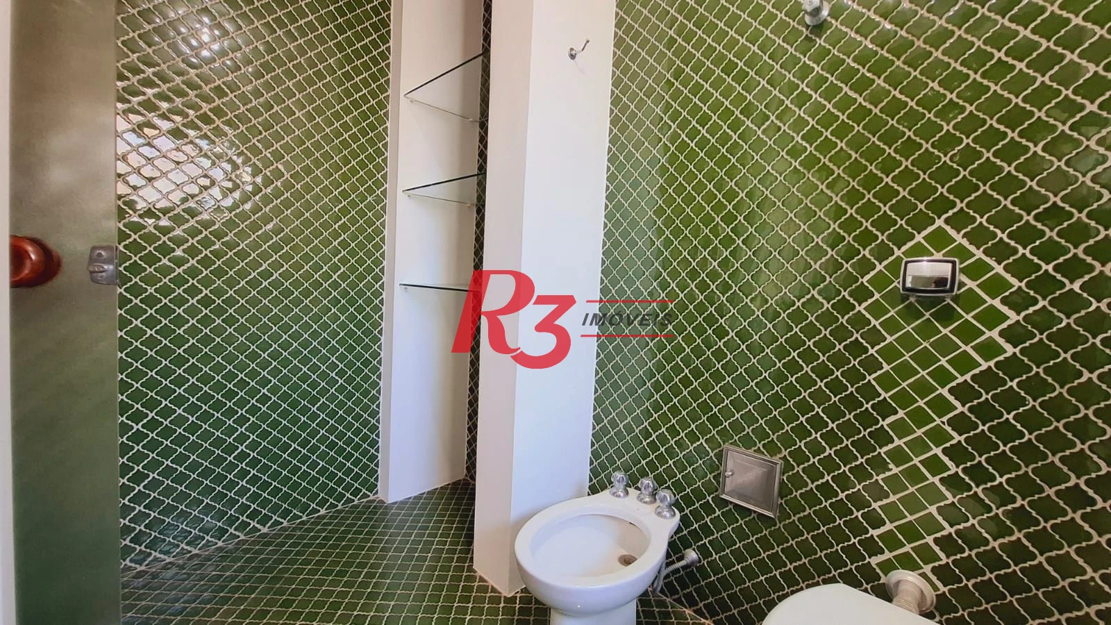 Amplo apartamento à venda ou locação, com 131 m², 1 vaga, no Gonzaga, em Santos SP