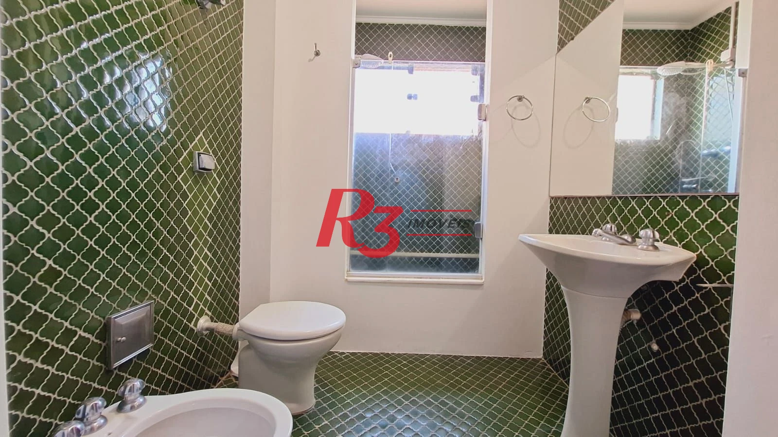 Amplo apartamento à venda ou locação, com 131 m², 1 vaga, no Gonzaga, em Santos SP