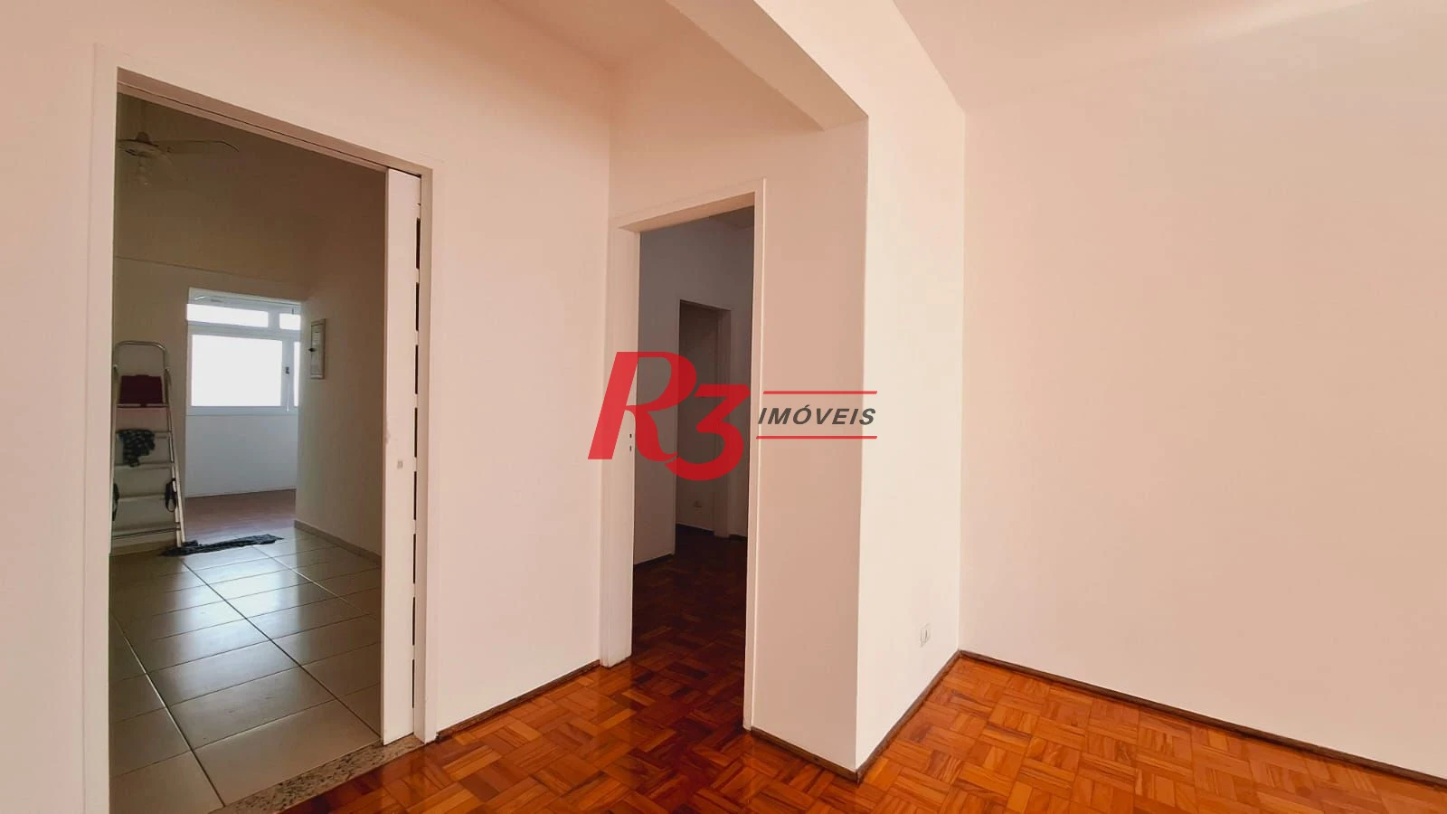Amplo apartamento à venda ou locação, com 131 m², 1 vaga, no Gonzaga, em Santos SP
