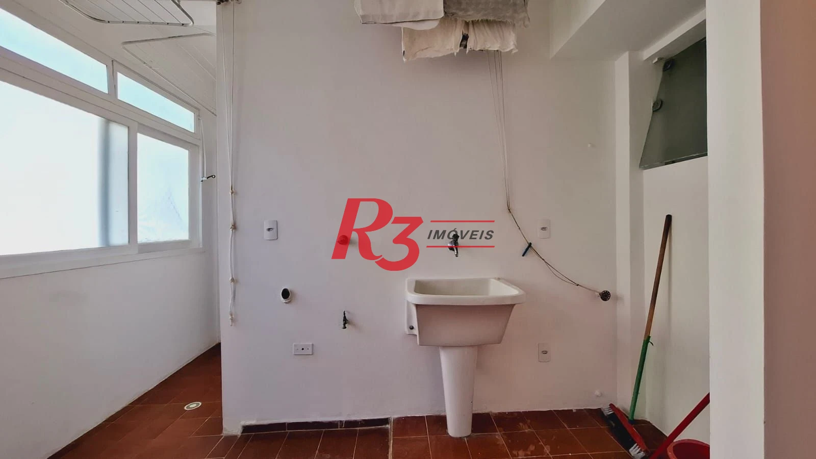 Amplo apartamento à venda ou locação, com 131 m², 1 vaga, no Gonzaga, em Santos SP