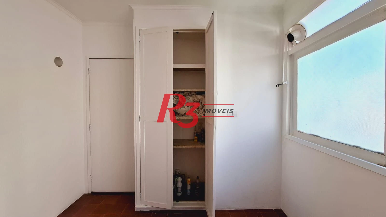 Amplo apartamento à venda ou locação, com 131 m², 1 vaga, no Gonzaga, em Santos SP
