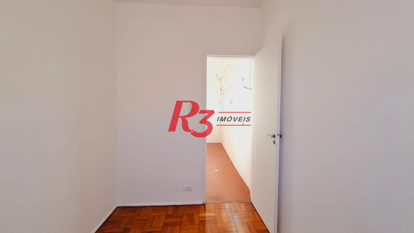 Amplo apartamento à venda ou locação, com 131 m², 1 vaga, no Gonzaga, em Santos SP