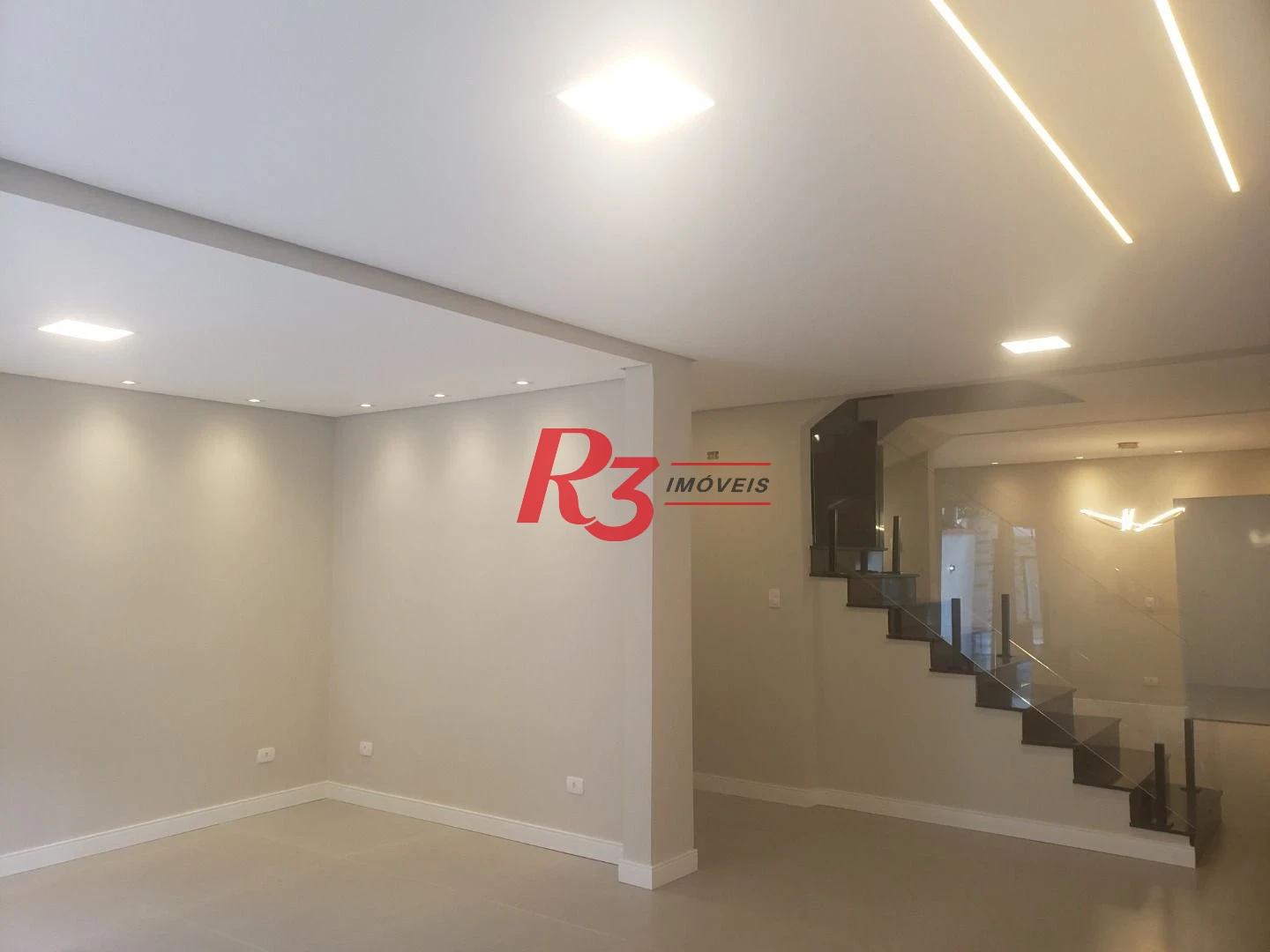 Sobrado com 3 suítes à venda, 200 m² por R$ 1.950.000 - Embaré - Santos/SP