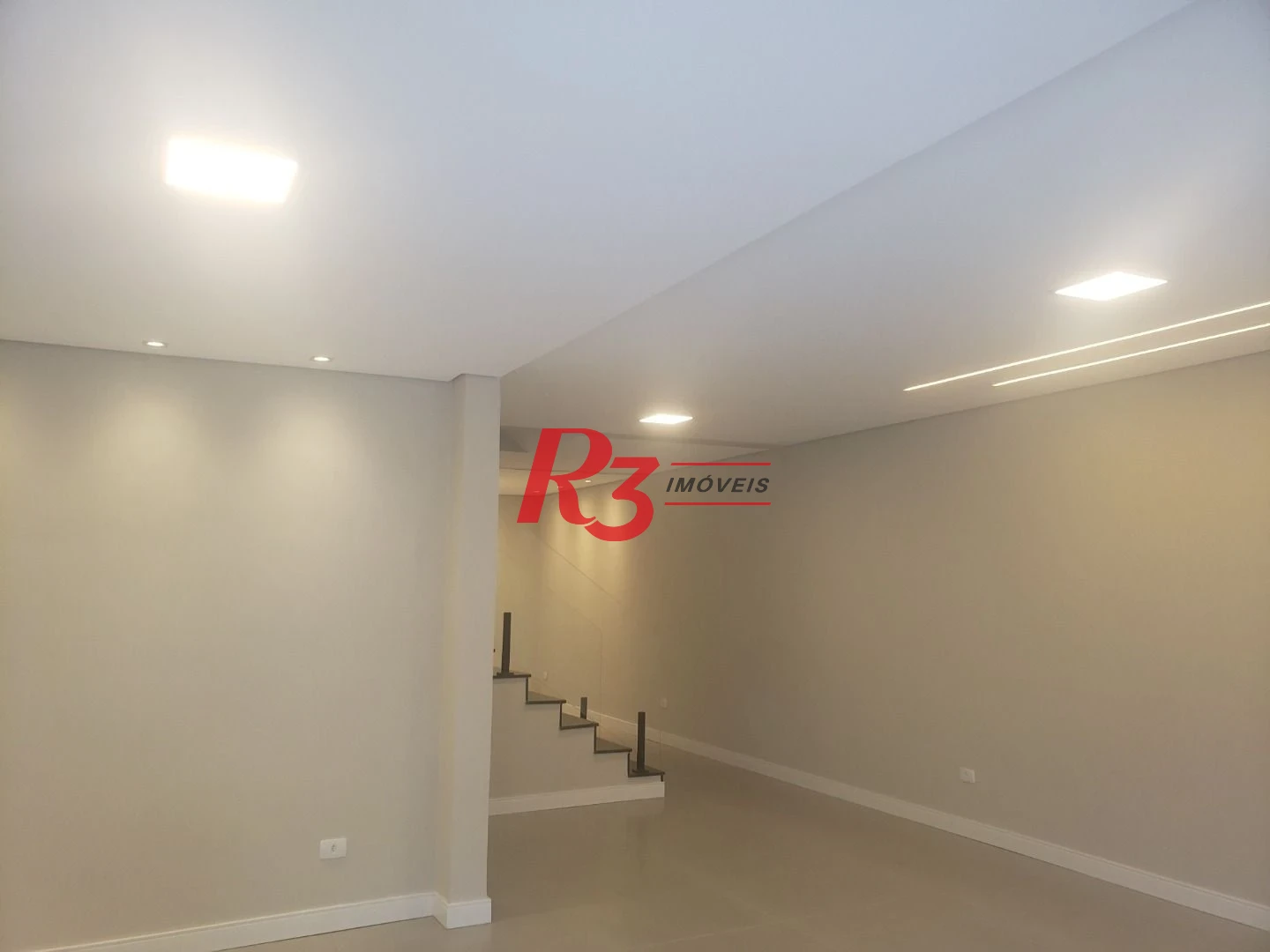 Sobrado com 3 suítes à venda, 200 m² por R$ 1.950.000 - Embaré - Santos/SP