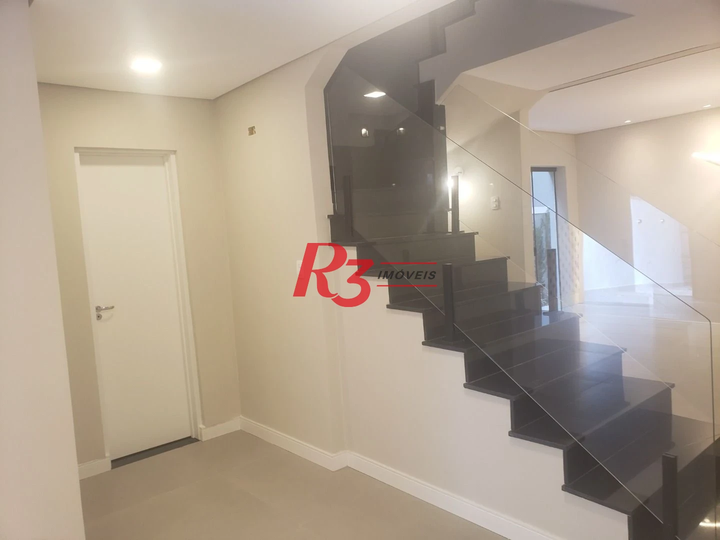 Sobrado com 3 suítes à venda, 200 m² por R$ 1.950.000 - Embaré - Santos/SP