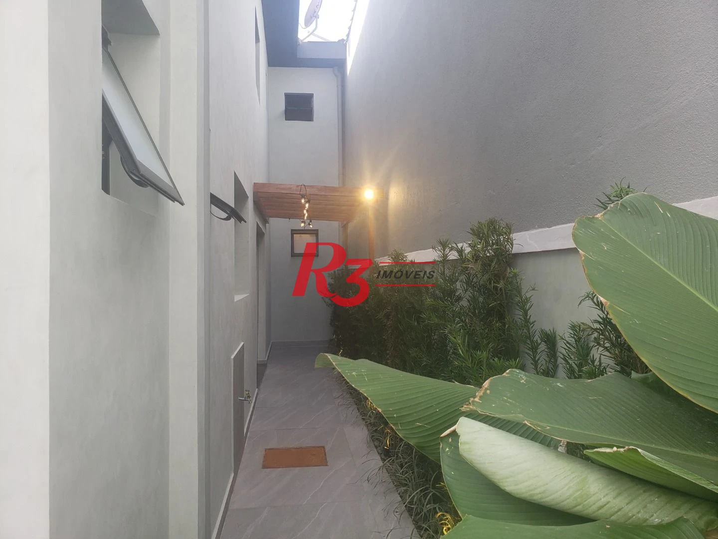 Sobrado com 3 suítes à venda, 200 m² por R$ 1.950.000 - Embaré - Santos/SP