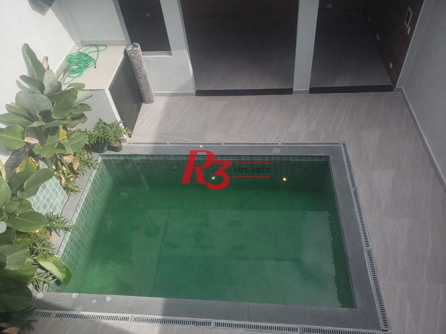 Sobrado com 3 suítes à venda, 200 m² por R$ 1.950.000 - Embaré - Santos/SP