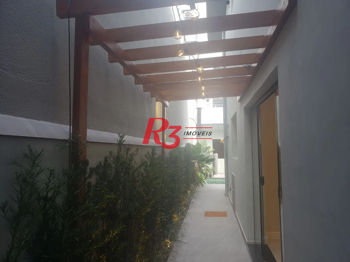 Sobrado com 3 suítes à venda, 200 m² por R$ 1.950.000 - Embaré - Santos/SP