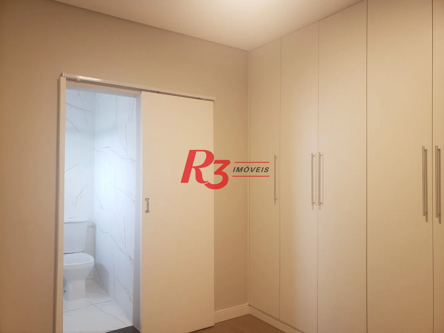 Sobrado com 3 suítes à venda, 200 m² por R$ 1.950.000 - Embaré - Santos/SP