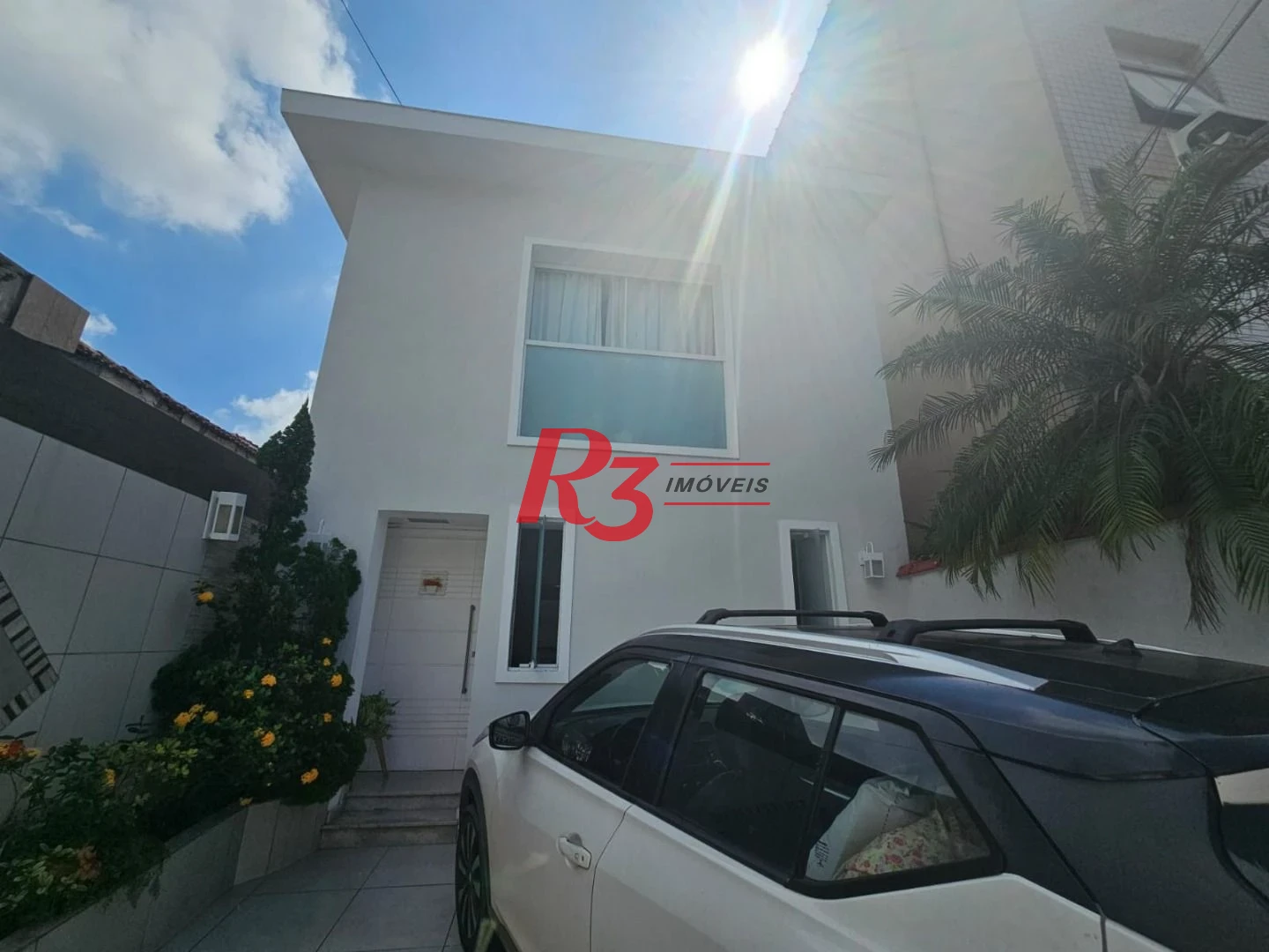 **Amplo Sobrado com Casa Auxiliar, Quintal e Churrasqueira – Ótima Localização!**