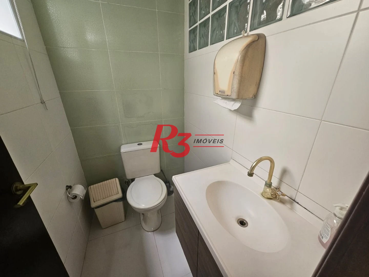 **Amplo Sobrado com Casa Auxiliar, Quintal e Churrasqueira – Ótima Localização!**
