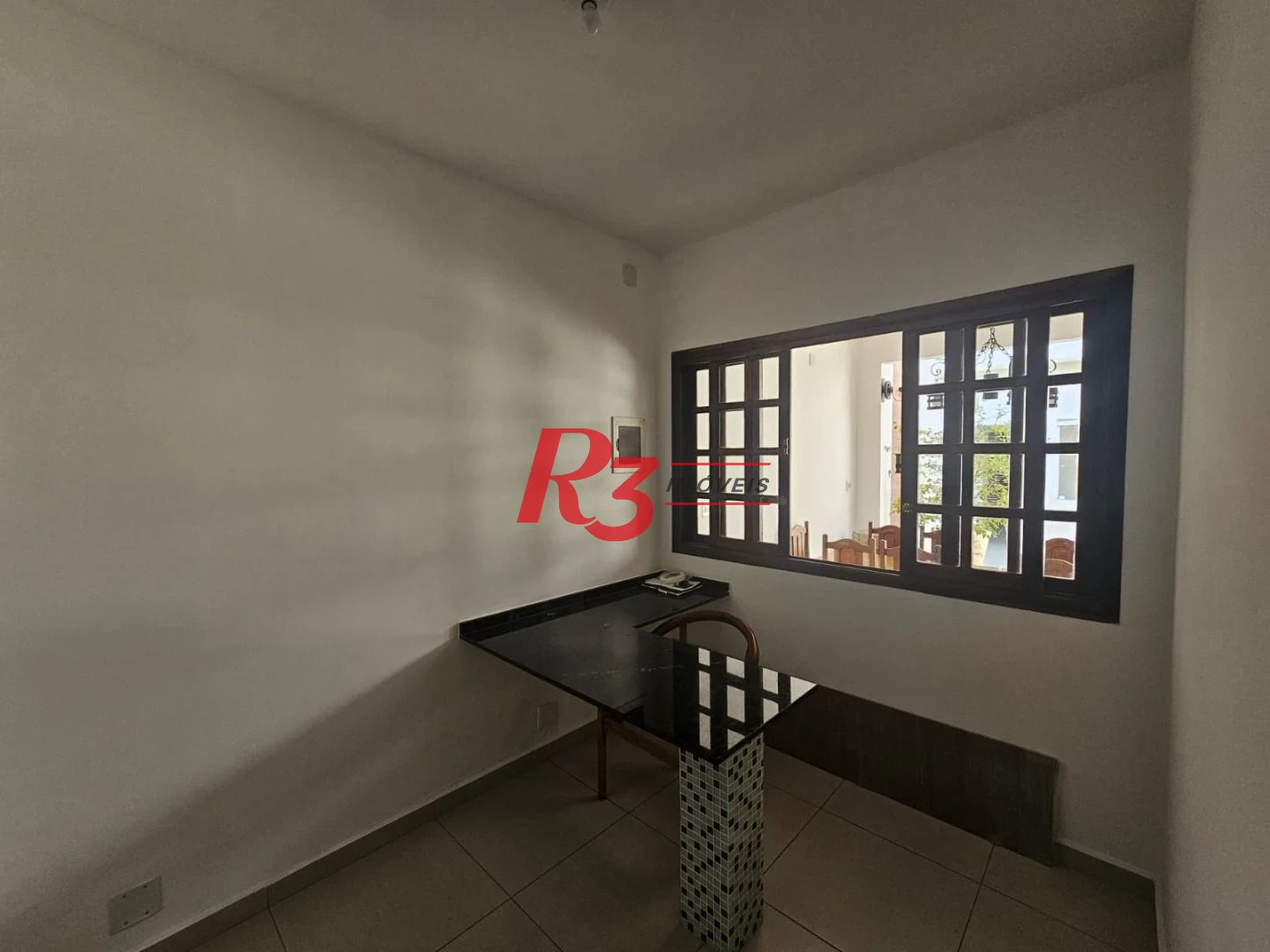 **Amplo Sobrado com Casa Auxiliar, Quintal e Churrasqueira – Ótima Localização!**