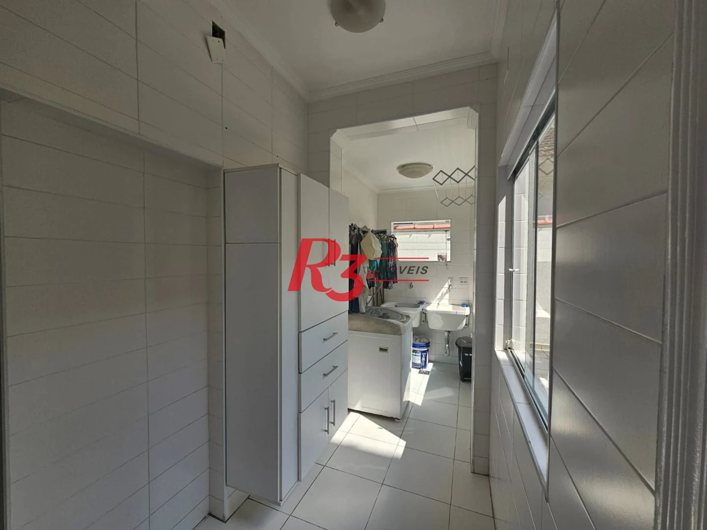 **Amplo Sobrado com Casa Auxiliar, Quintal e Churrasqueira – Ótima Localização!**