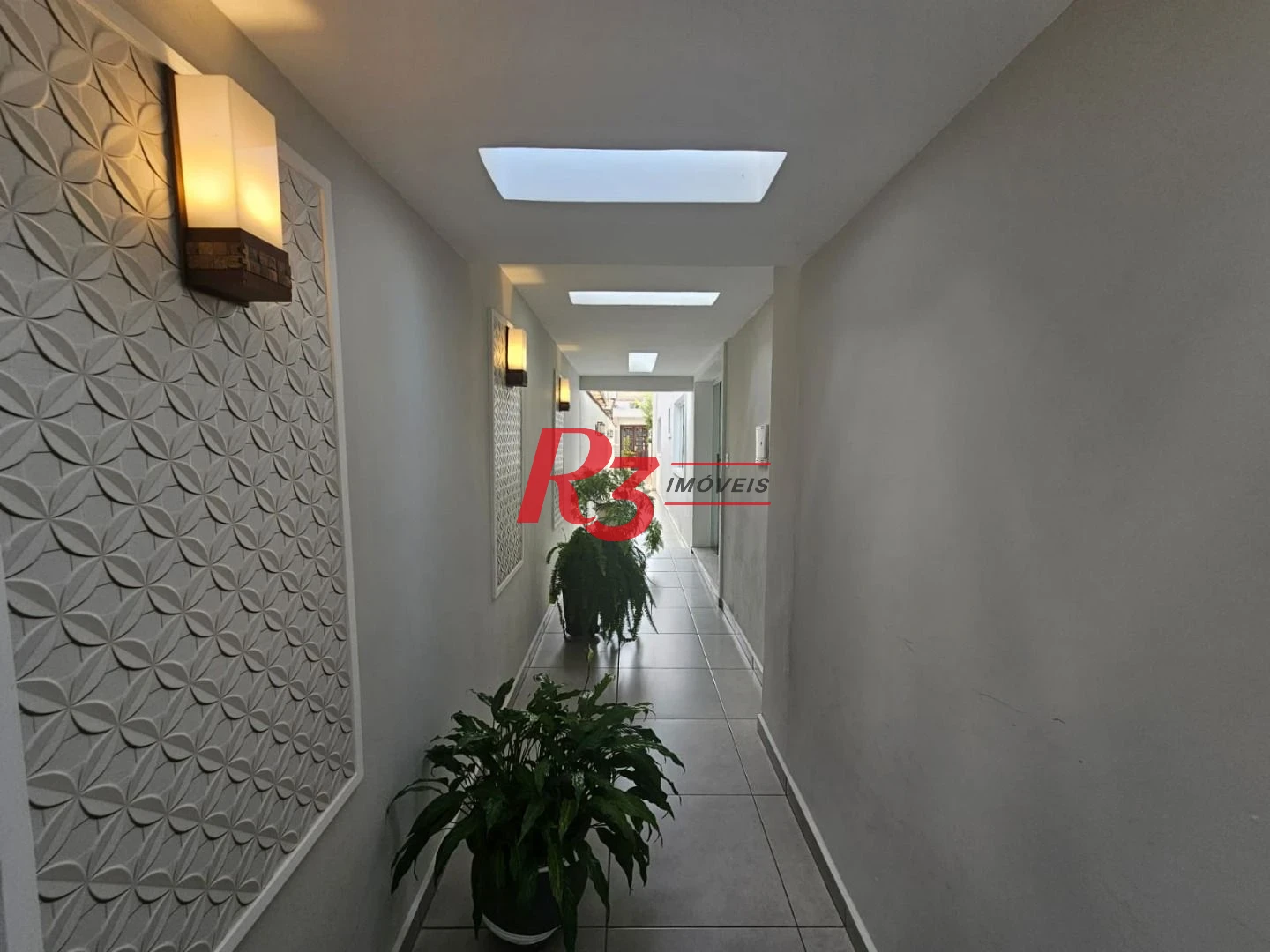 **Amplo Sobrado com Casa Auxiliar, Quintal e Churrasqueira – Ótima Localização!**