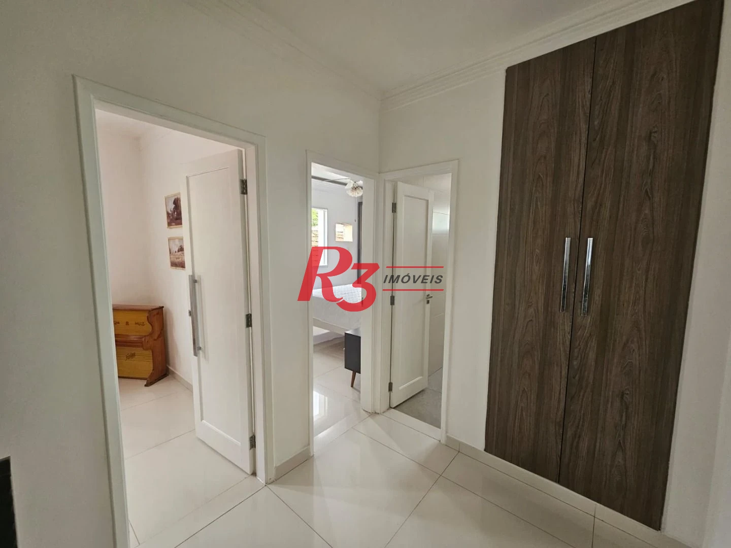 **Amplo Sobrado com Casa Auxiliar, Quintal e Churrasqueira – Ótima Localização!**