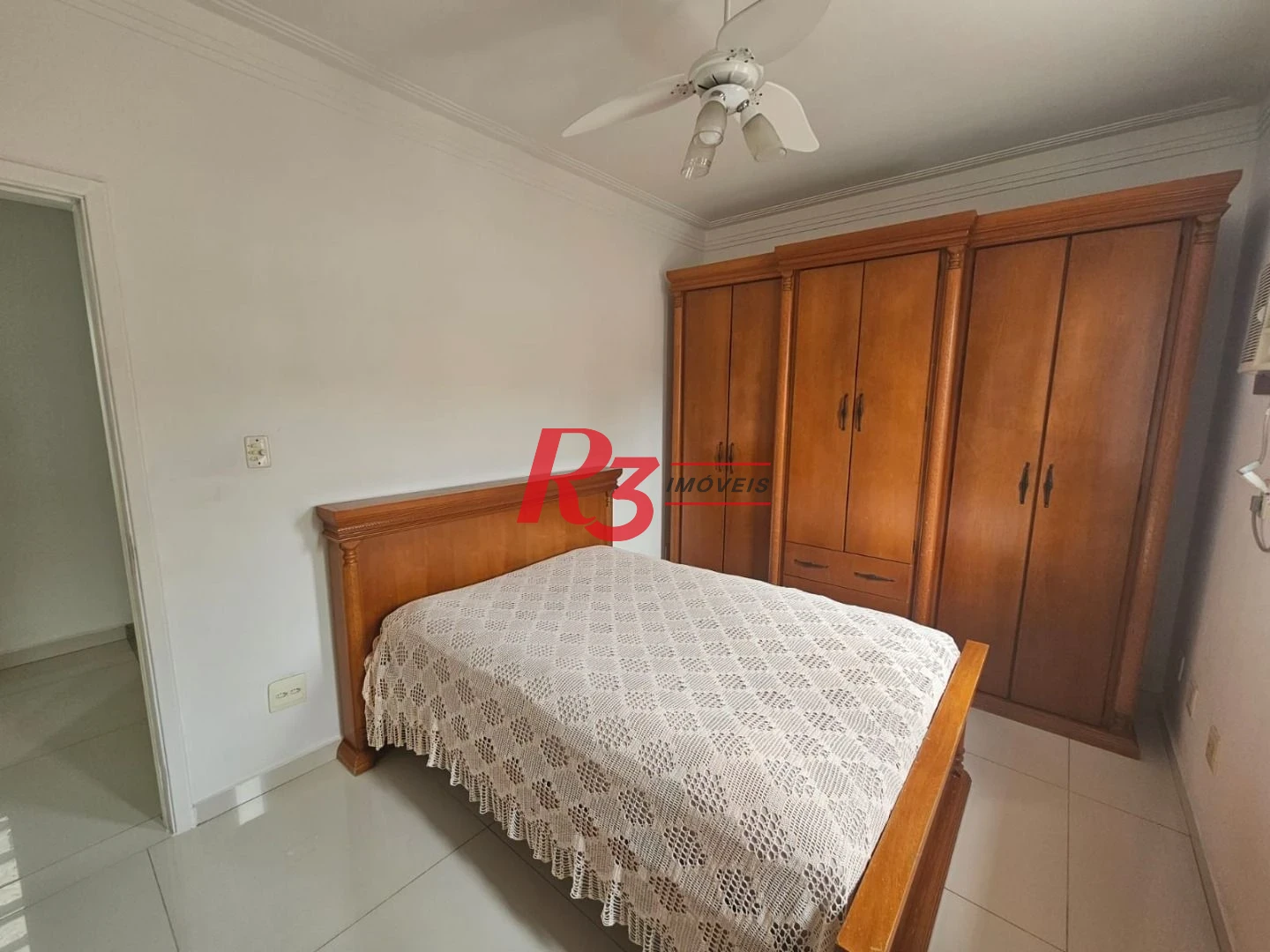 **Amplo Sobrado com Casa Auxiliar, Quintal e Churrasqueira – Ótima Localização!**