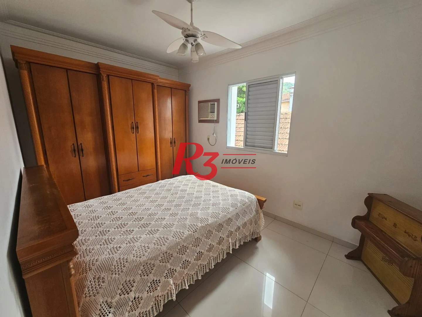 **Amplo Sobrado com Casa Auxiliar, Quintal e Churrasqueira – Ótima Localização!**
