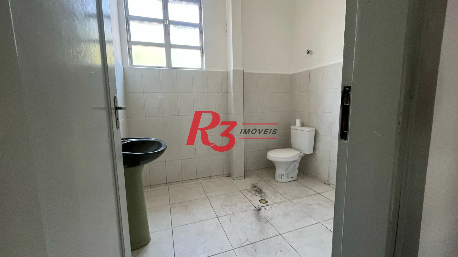Loja para locação, 143 m², Centro de Santos SP