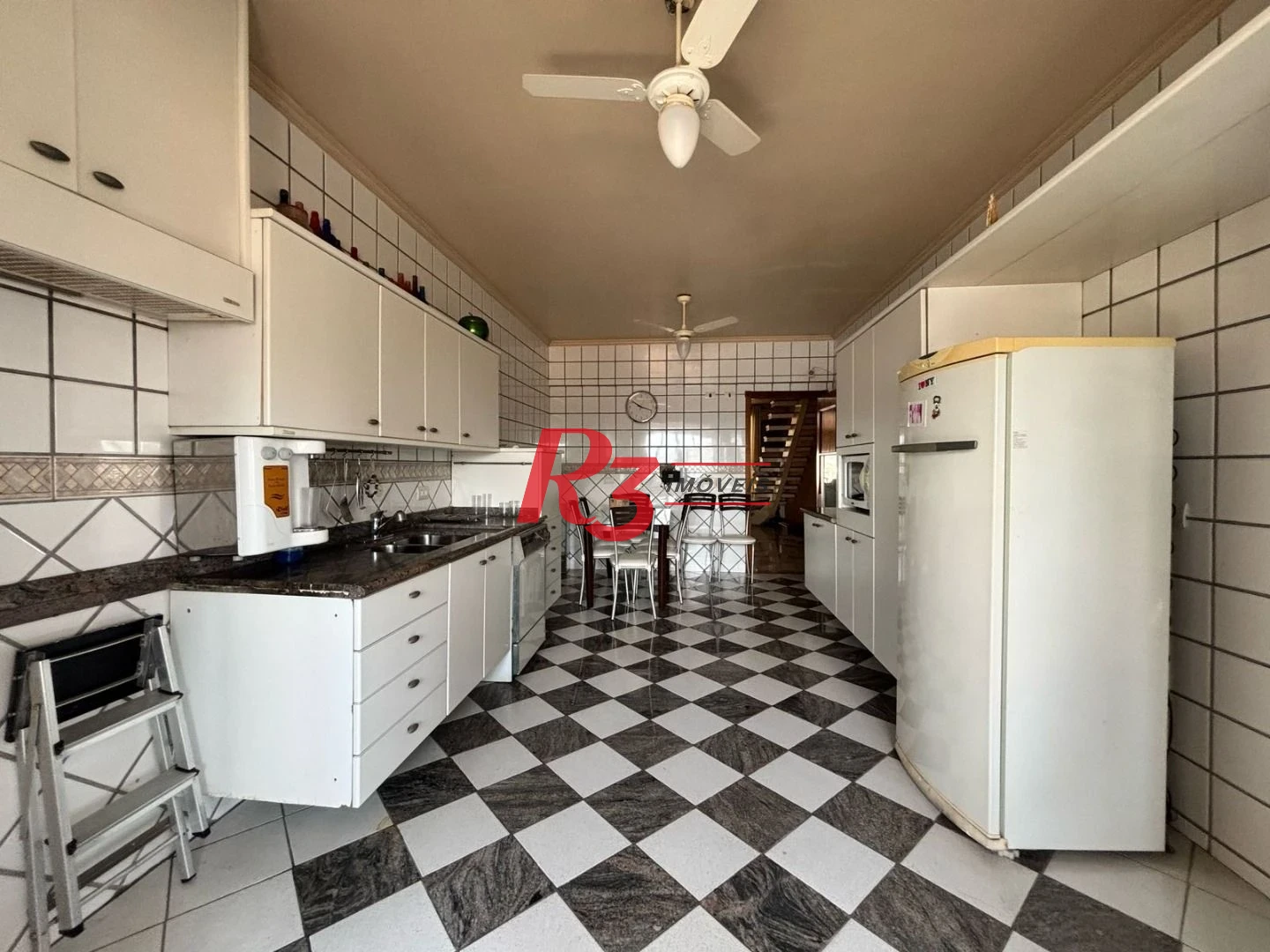 Excelente Cobertura Duplex com 4 quartos, 2 suítes, 2 vagas, bairro Gonzaga!!!