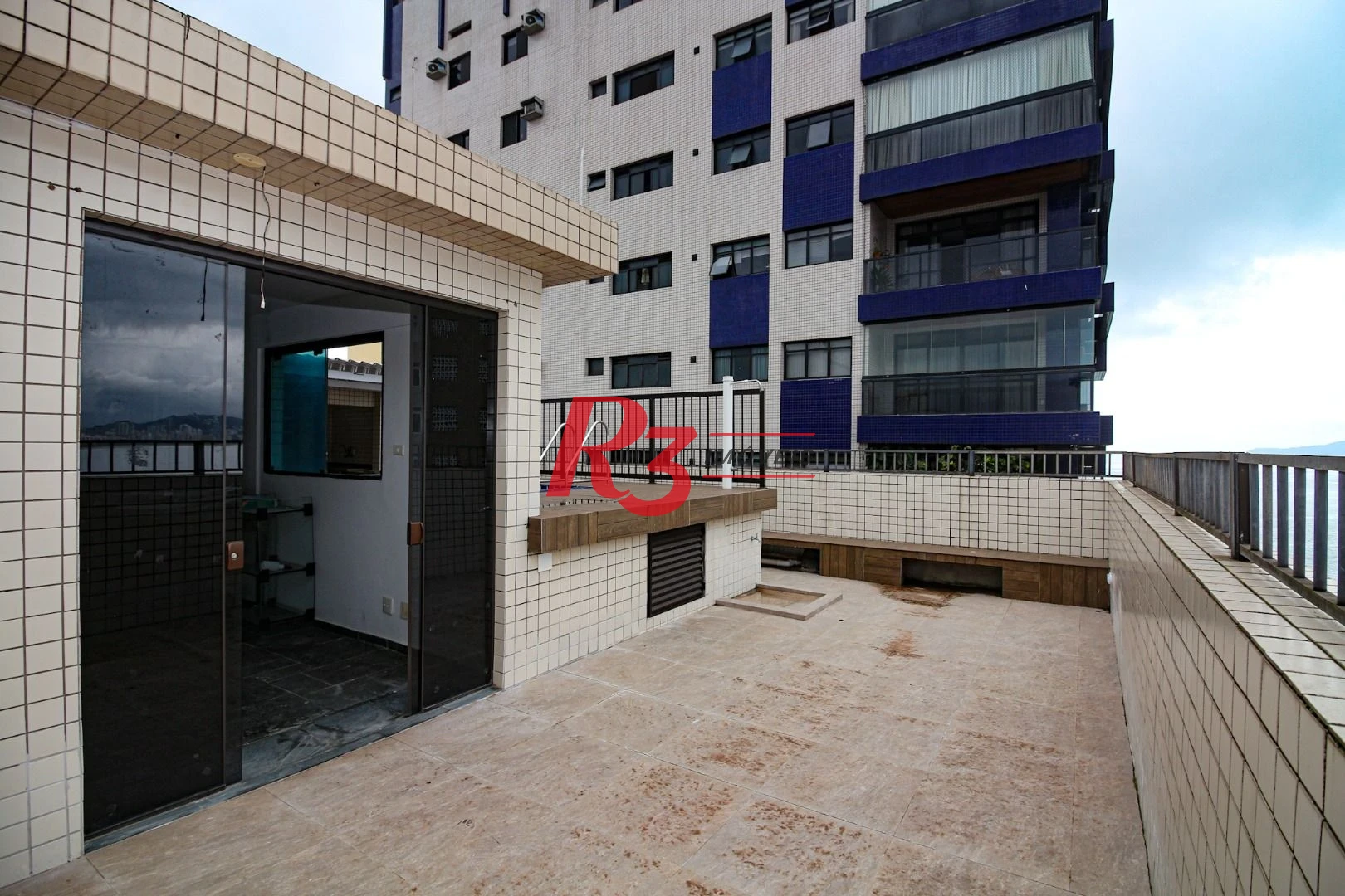 Cobertura com 3 dormitórios à venda, 246 m² por R$ 1.400.000,00 - Ponta da Praia - Santos/SP