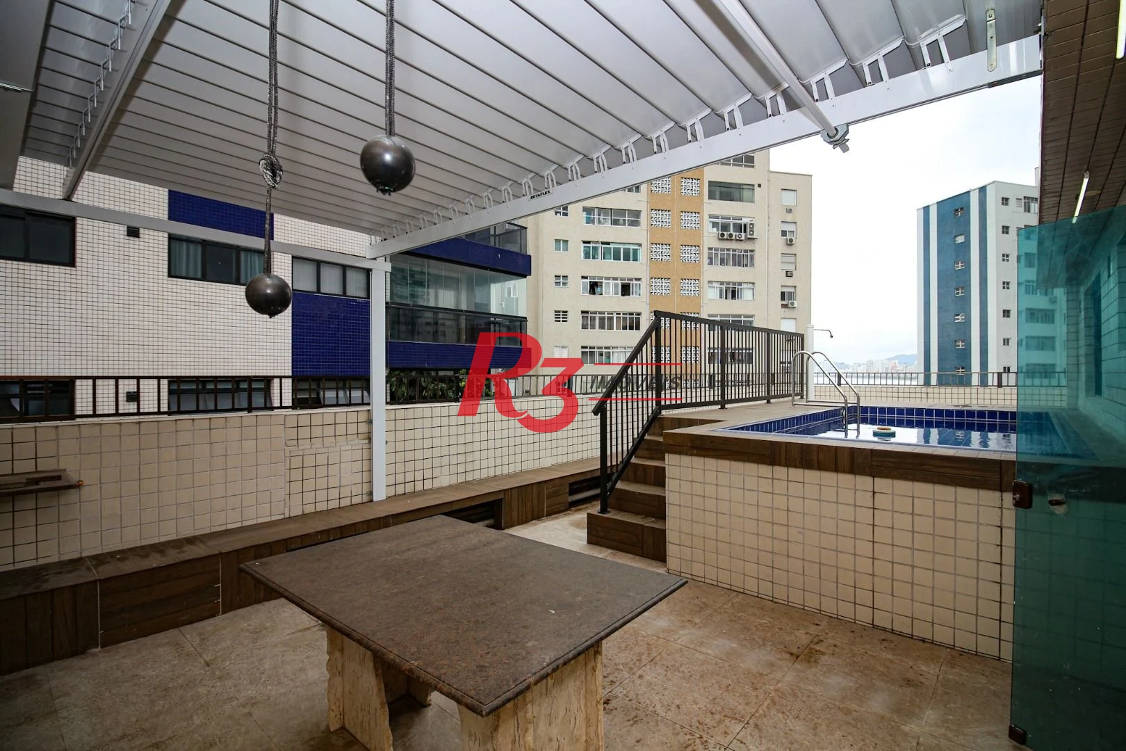 Cobertura com 3 dormitórios à venda, 246 m² por R$ 1.400.000,00 - Ponta da Praia - Santos/SP