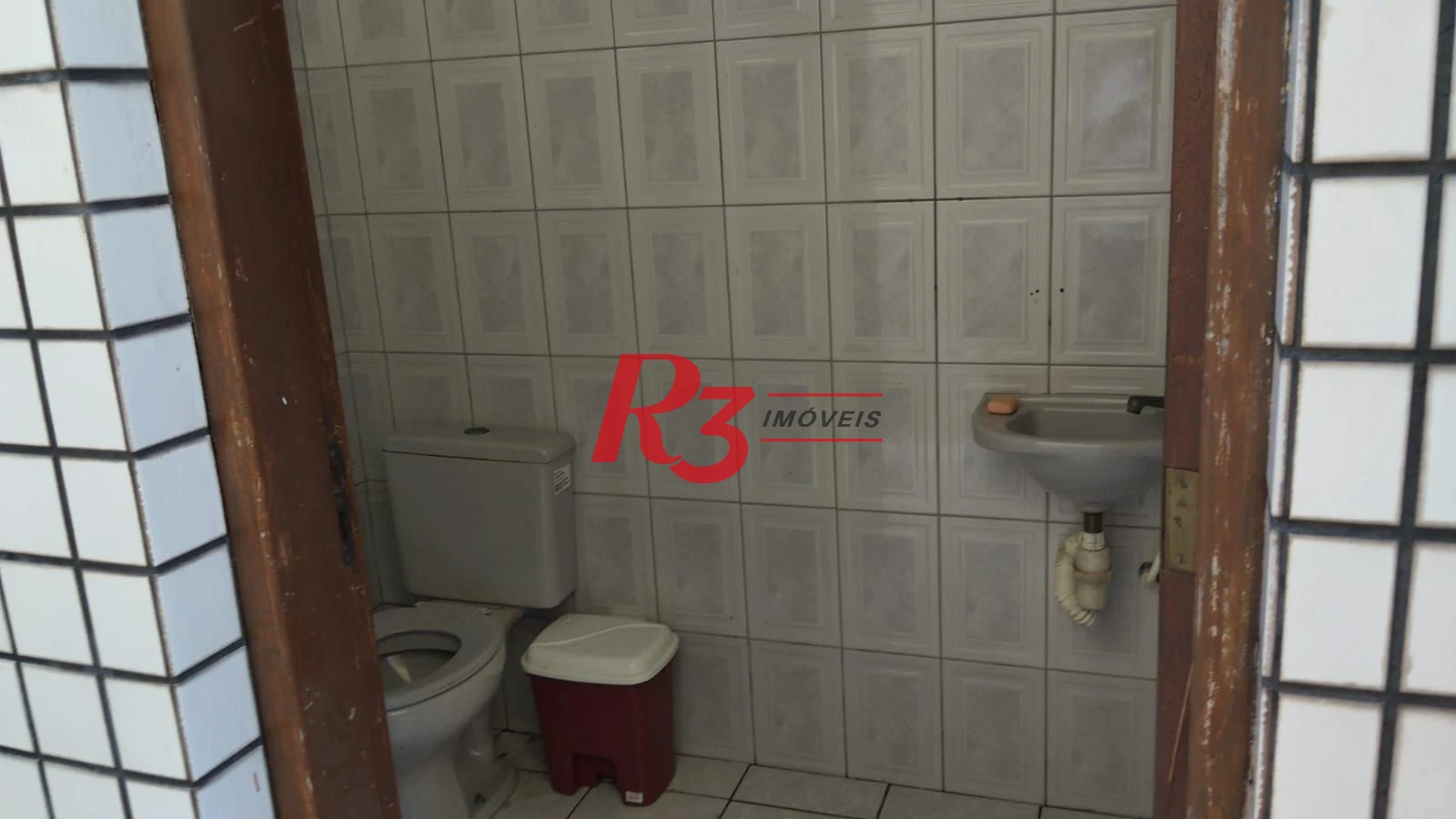 Excelente prédio para fins residenciais ou comerciais.
