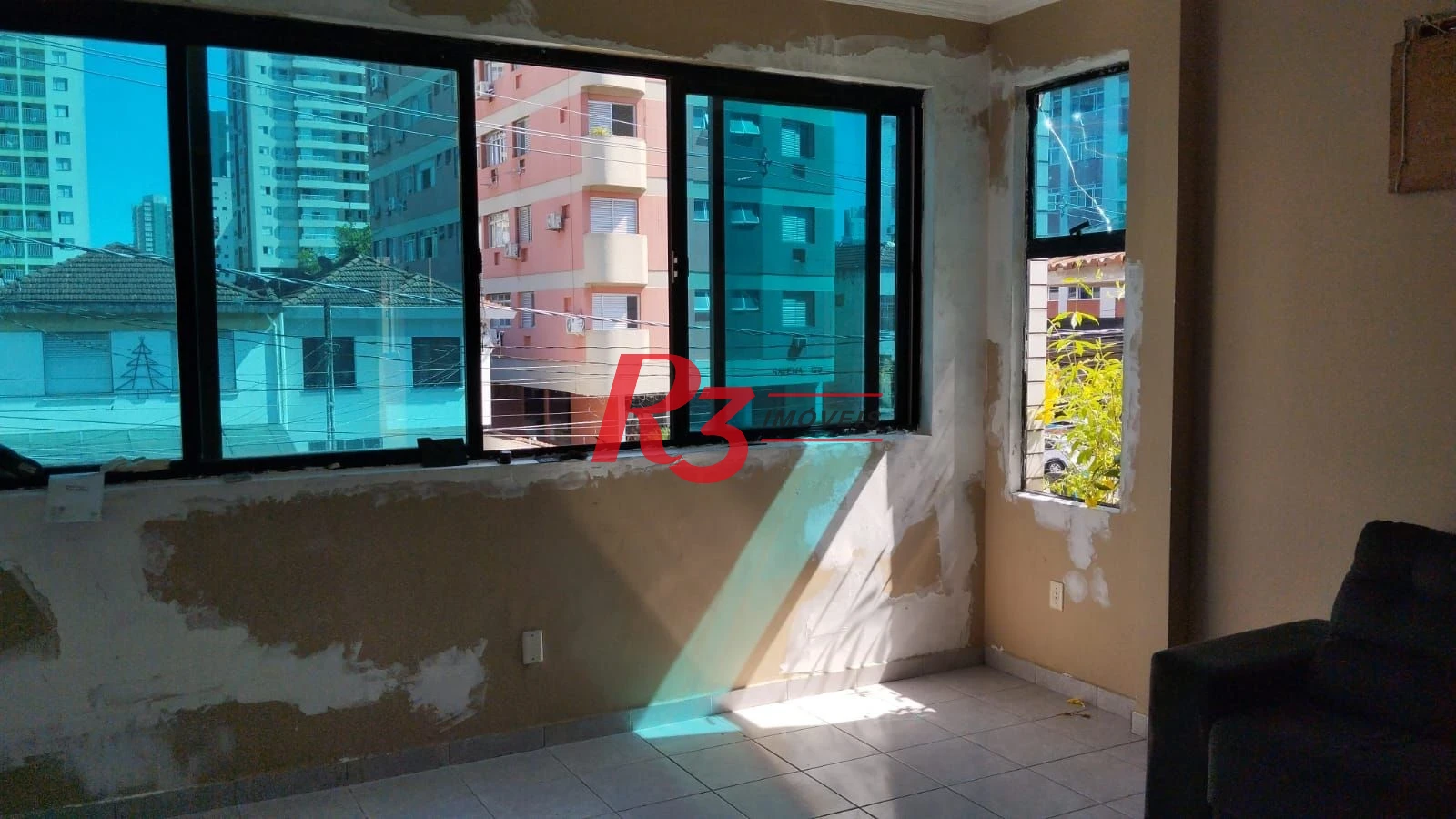 Excelente prédio para fins residenciais ou comerciais.