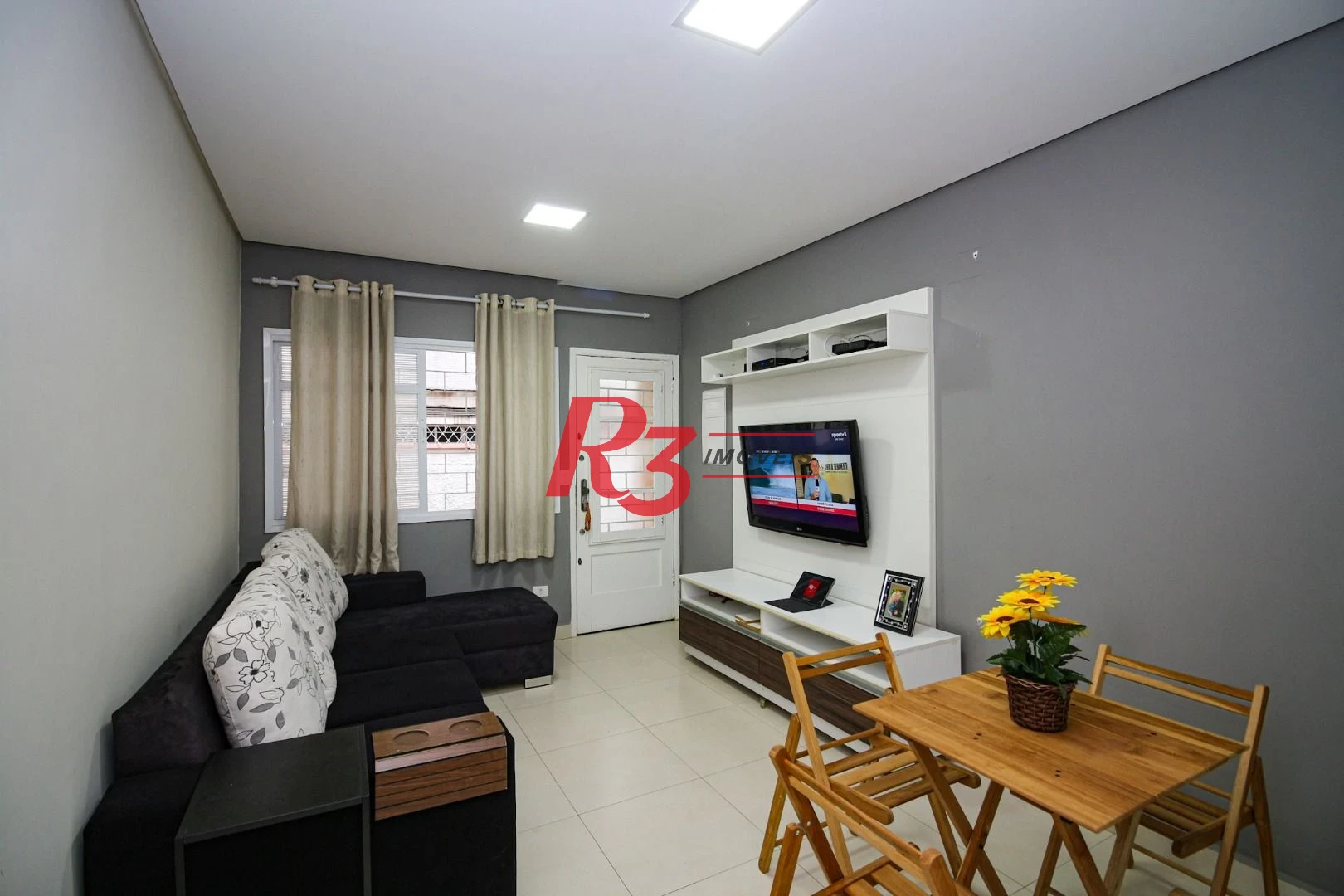 APARTAMENTO NO BOQUEIRÃO - LOCALIZAÇÃO PRIVILEGIADA -  2 DORM E 1 SUÍTE - 2 SALAS  - MOBILIADO