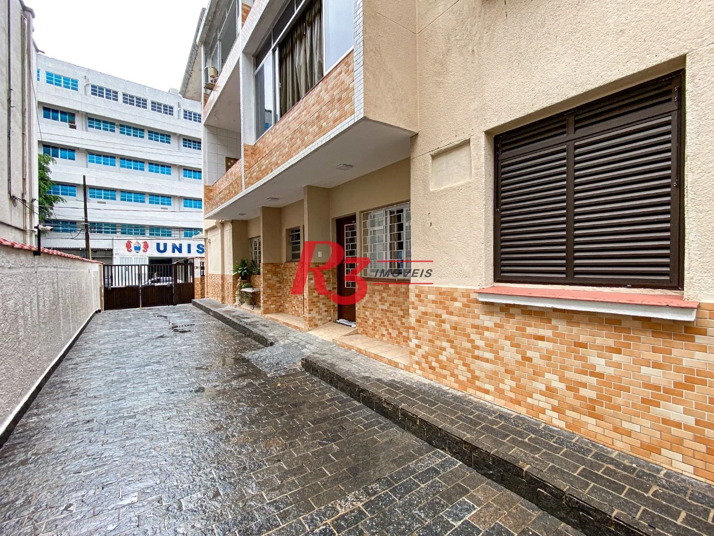 APARTAMENTO NO BOQUEIRÃO - LOCALIZAÇÃO PRIVILEGIADA -  2 DORM E 1 SUÍTE - 2 SALAS  - MOBILIADO