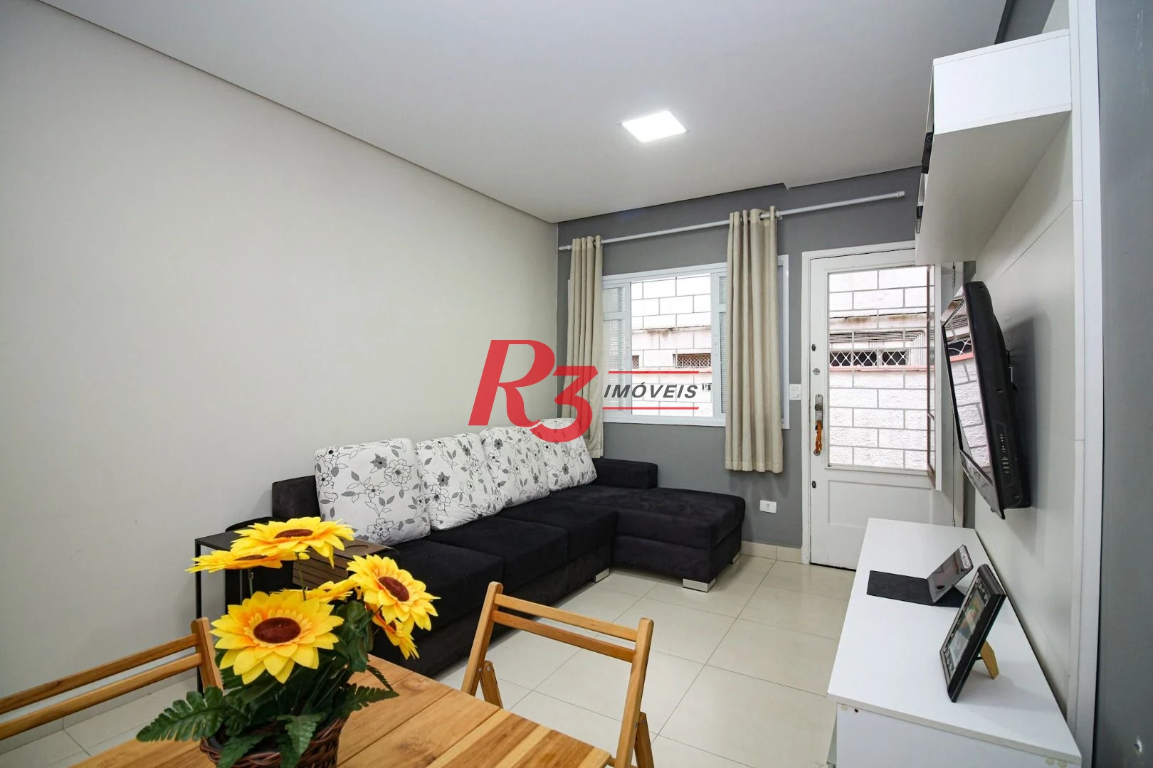 APARTAMENTO NO BOQUEIRÃO - LOCALIZAÇÃO PRIVILEGIADA -  2 DORM E 1 SUÍTE - 2 SALAS  - MOBILIADO