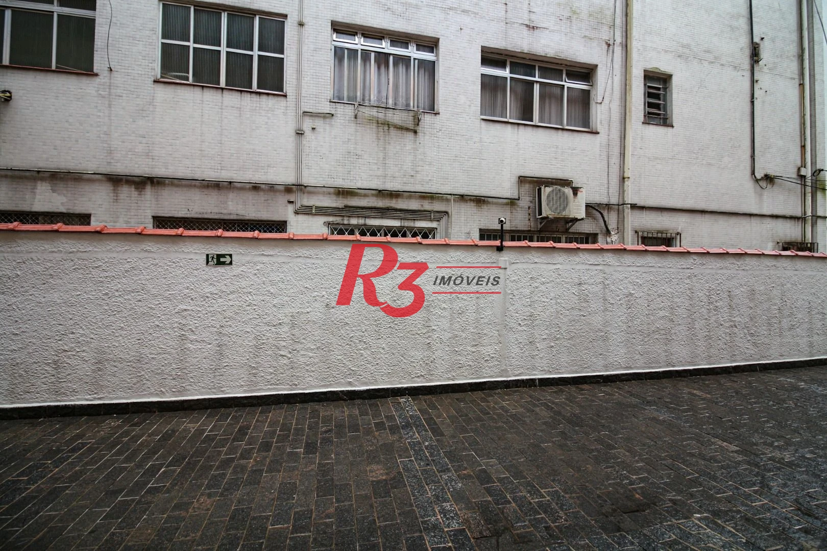 APARTAMENTO NO BOQUEIRÃO - LOCALIZAÇÃO PRIVILEGIADA -  2 DORM E 1 SUÍTE - 2 SALAS  - MOBILIADO