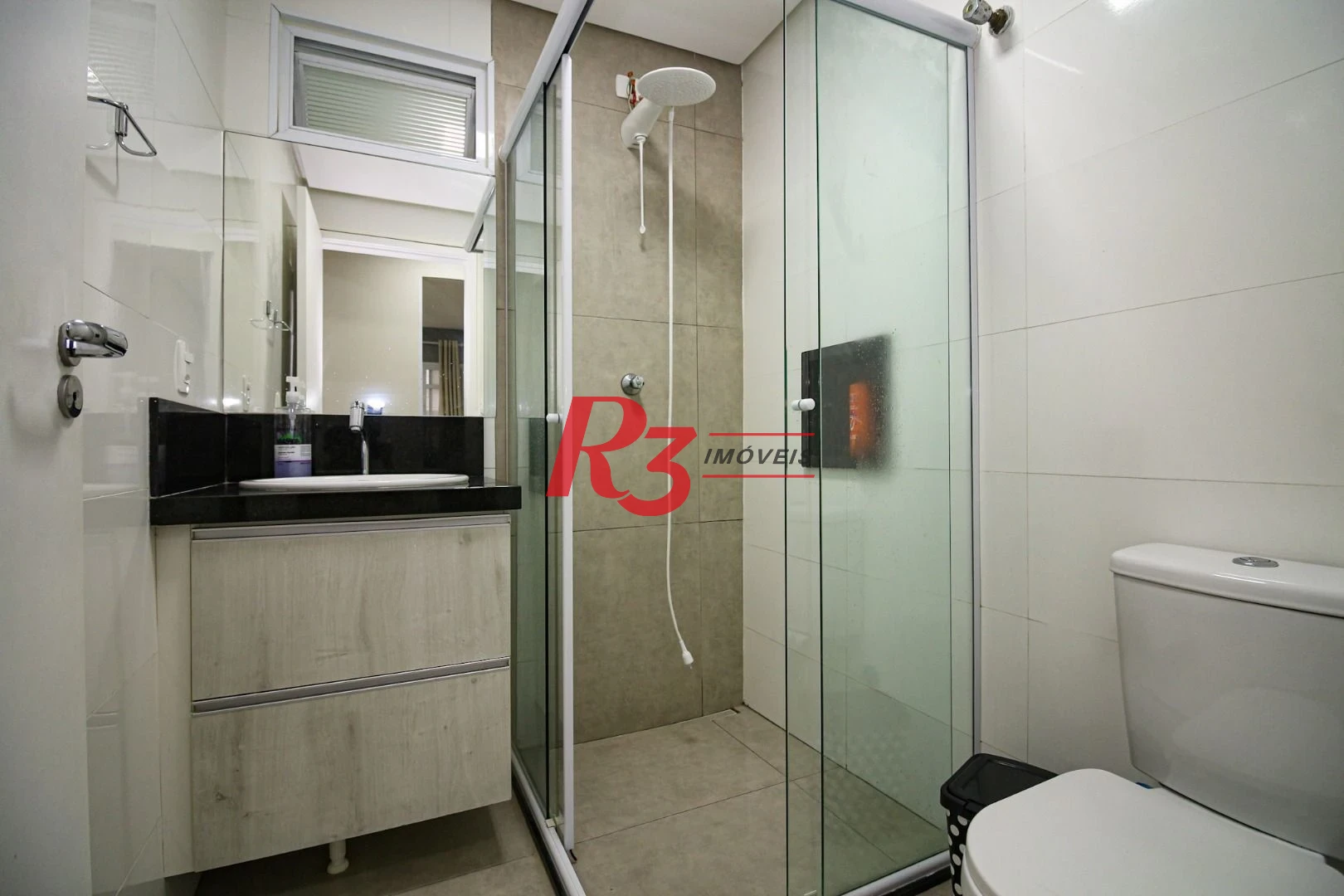 APARTAMENTO NO BOQUEIRÃO - LOCALIZAÇÃO PRIVILEGIADA -  2 DORM E 1 SUÍTE - 2 SALAS  - MOBILIADO