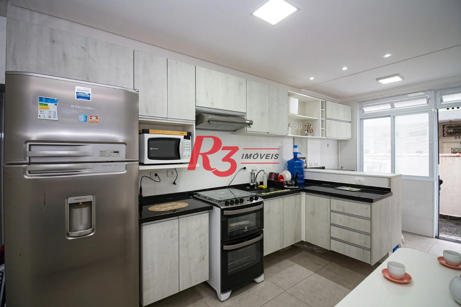 APARTAMENTO NO BOQUEIRÃO - LOCALIZAÇÃO PRIVILEGIADA -  2 DORM E 1 SUÍTE - 2 SALAS  - MOBILIADO