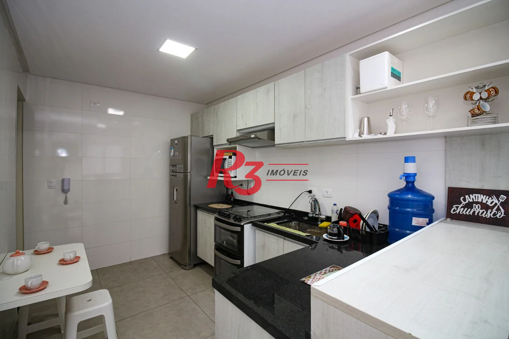 APARTAMENTO NO BOQUEIRÃO - LOCALIZAÇÃO PRIVILEGIADA -  2 DORM E 1 SUÍTE - 2 SALAS  - MOBILIADO
