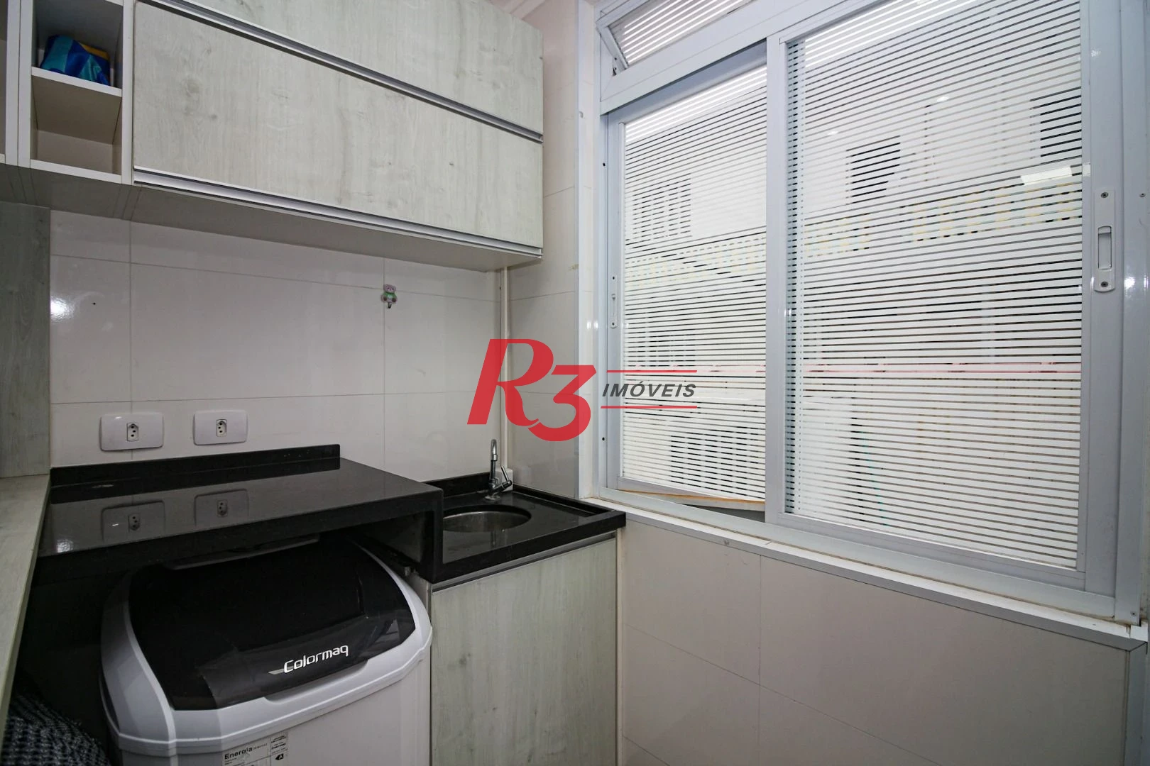 APARTAMENTO NO BOQUEIRÃO - LOCALIZAÇÃO PRIVILEGIADA -  2 DORM E 1 SUÍTE - 2 SALAS  - MOBILIADO