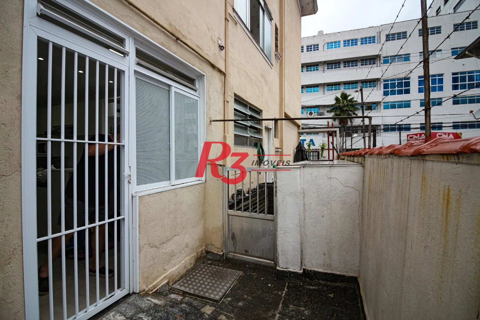 APARTAMENTO NO BOQUEIRÃO - LOCALIZAÇÃO PRIVILEGIADA -  2 DORM E 1 SUÍTE - 2 SALAS  - MOBILIADO