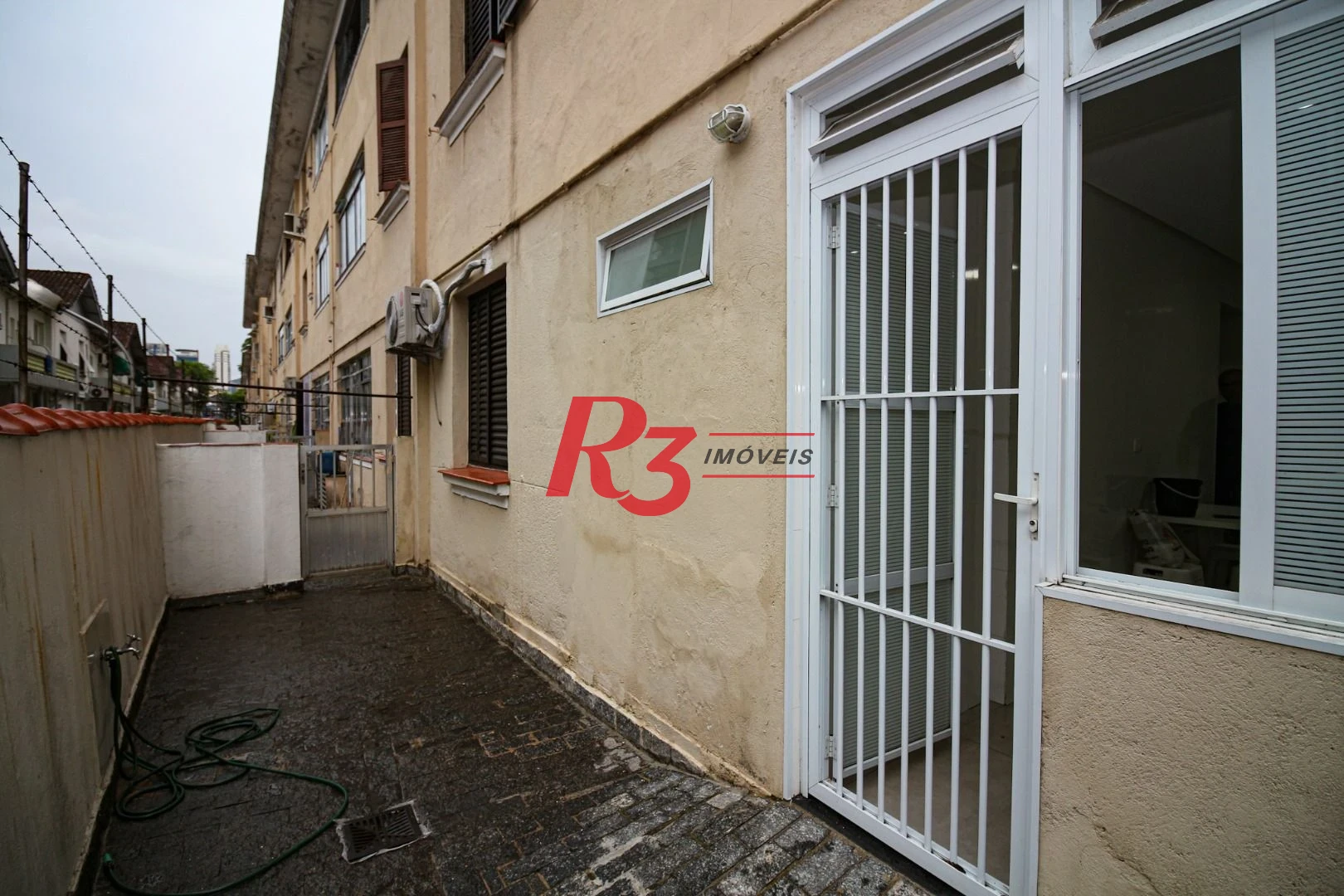 APARTAMENTO NO BOQUEIRÃO - LOCALIZAÇÃO PRIVILEGIADA -  2 DORM E 1 SUÍTE - 2 SALAS  - MOBILIADO